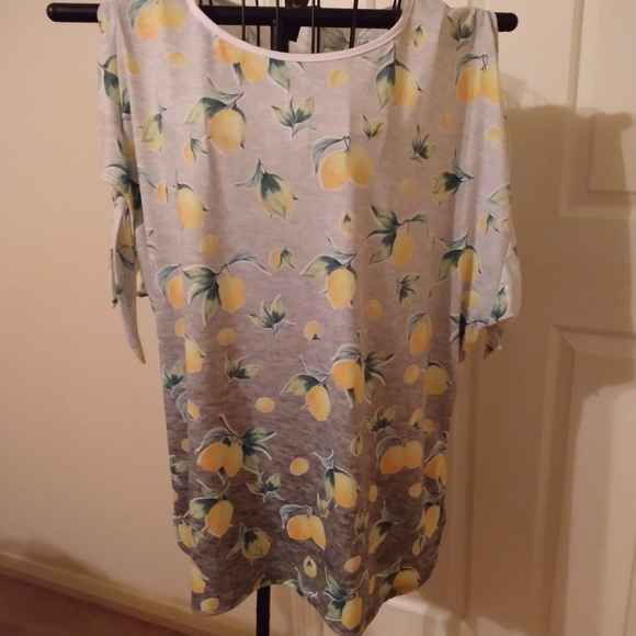 Tops - ECLA lemon print open shoulder ( split and tie) blouse. Size 2X. NWT.